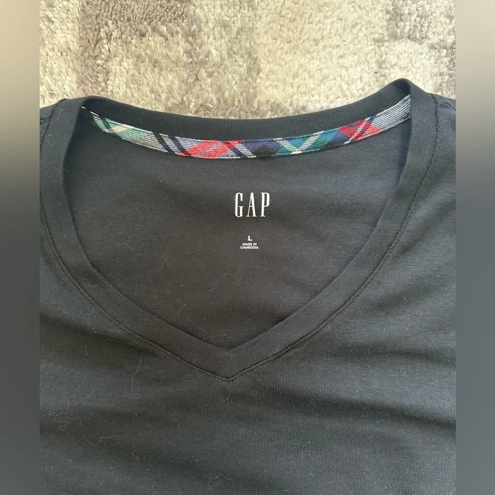 GAP women’s true Black V-Neck long sleeve Shirt size large - Picture 2 of 6